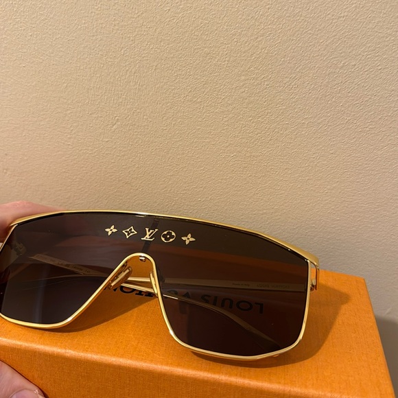 Louis Vuitton sunglasses almost never worn perfect condition - Picture 1 of 4